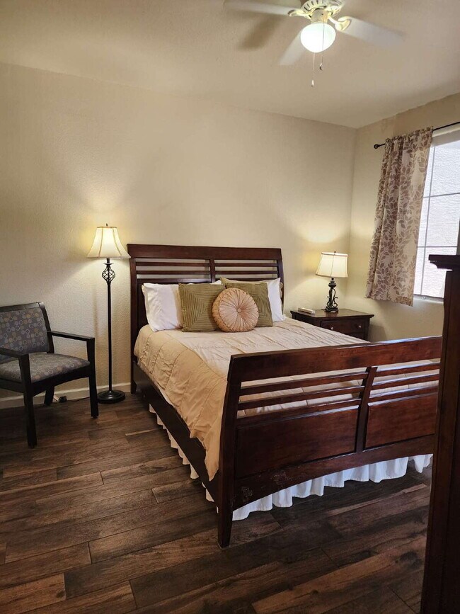 Building Photo - Fully furnished 2 bedroom 2 bathroom unit ...
