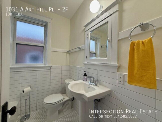 Building Photo - 1031 Art Hill Pl