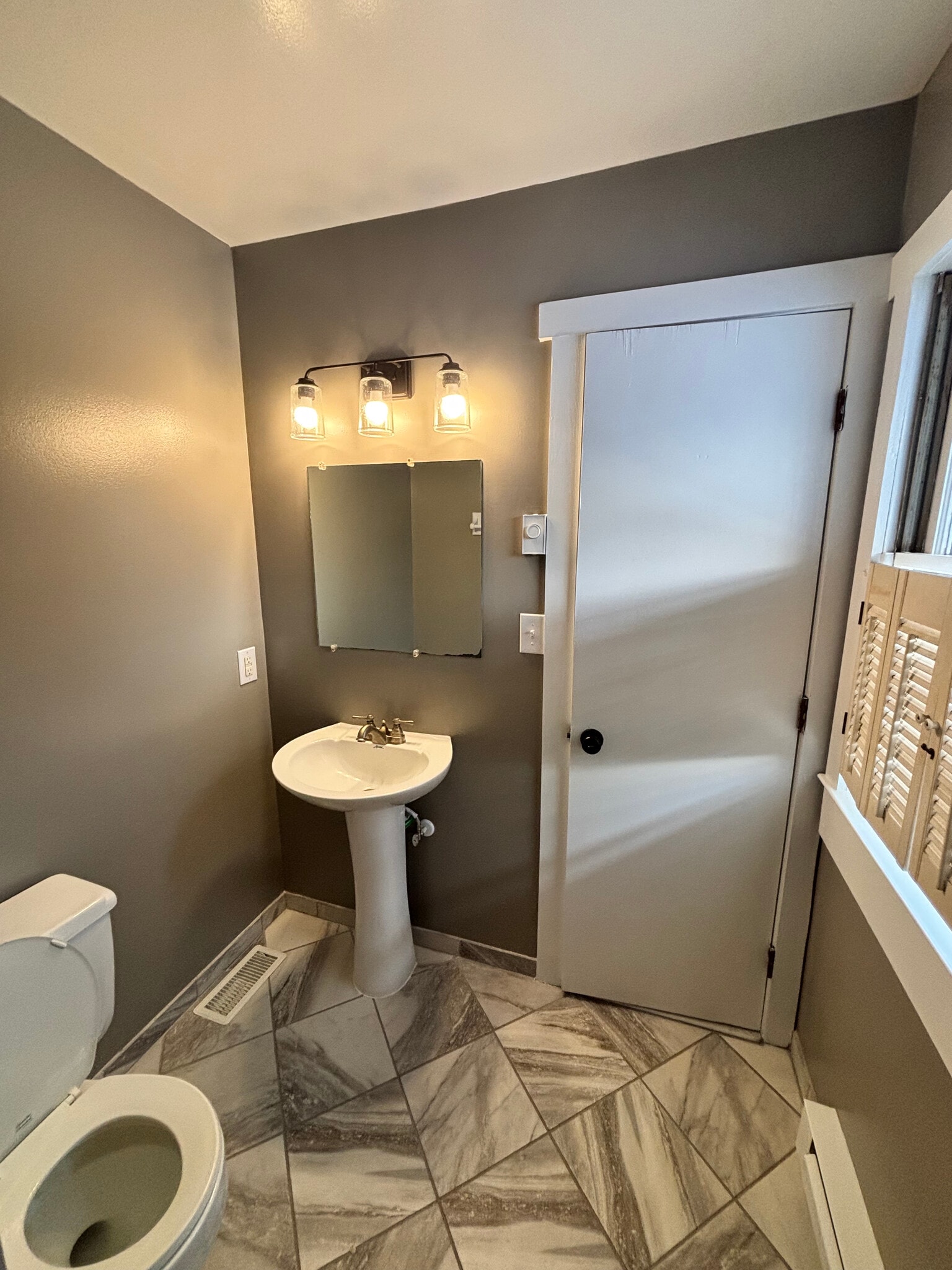 Primary Bath - 21116 Wells St