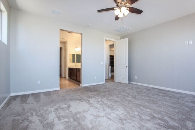 Building Photo - Two Bedroom Plus Den Home in Granite Dells Estates