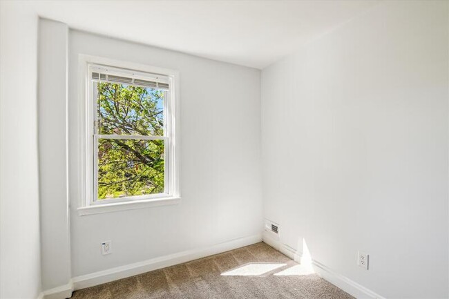 Building Photo - 3627 Elmora Ave