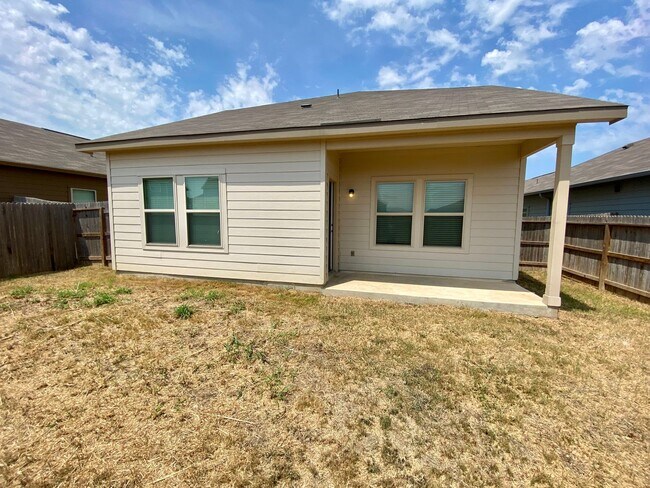 Building Photo - *Move-In Special* Spacious 4 Bedroom/Loft Area ~ Convenient to JBSA Randolph AFB or JBSA Lackland...