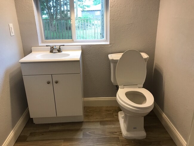 Building Photo - Gorgeous and spacious home in Danbury, Just remodeled and move in ready!