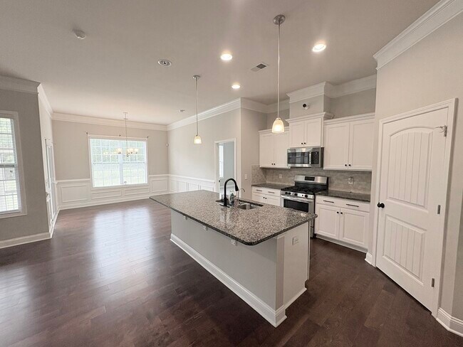 Building Photo - 676 Scarlet Baby Dr