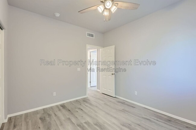 Building Photo - 7010 N 80th Ave