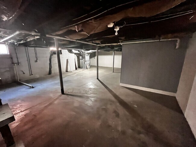 Building Photo - Spacious 3-Bedroom Home for Rent – Comfort...