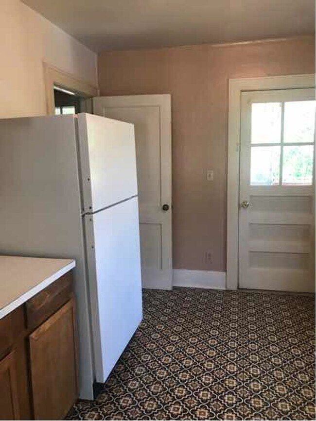 Building Photo - 904 1/2-310-312 E Elizabeth St