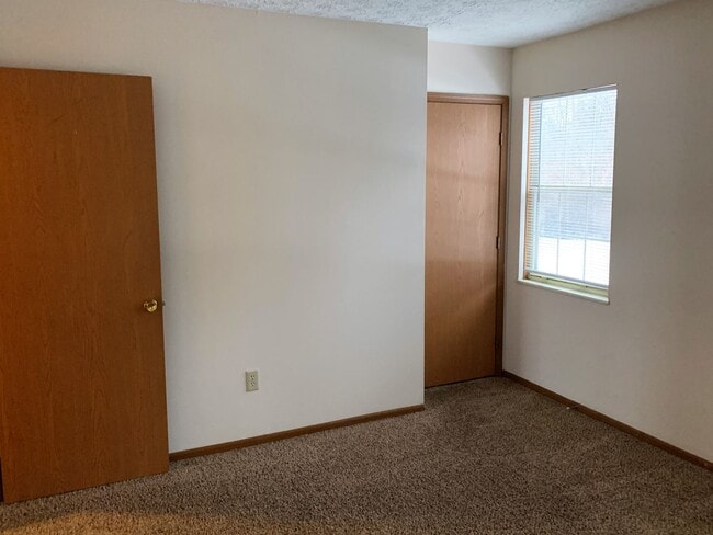Building Photo - 5852 Aqua Bay Dr
