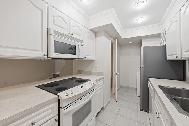 Building Photo - 8811 NW 28th Dr