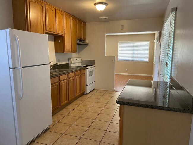Building Photo - Well maintained 2 bed/1 bath unit in heart of Walnut Creek
