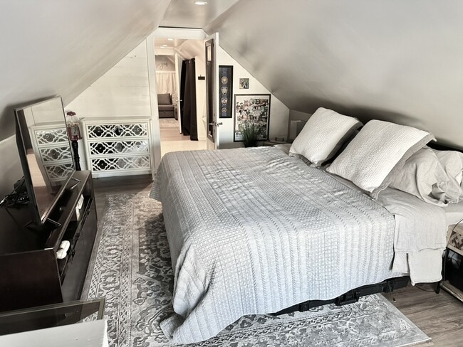 3rd bedroom/master bedroom or second living room - 135 E Wayne Ter