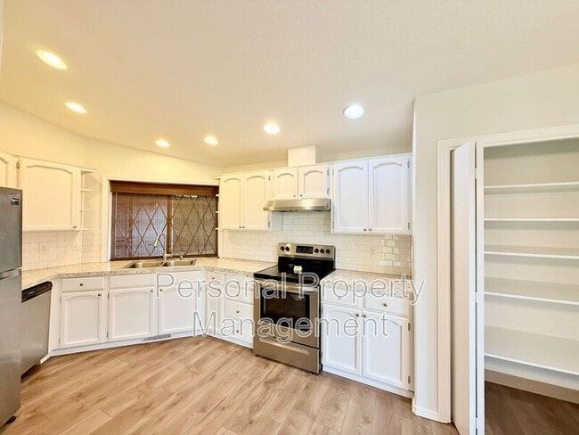 Building Photo - 10411 NE 66th St