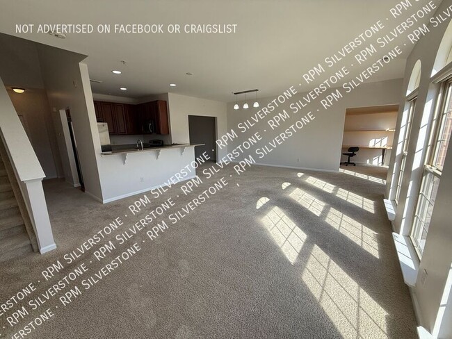Building Photo - 3255 Camden Dr