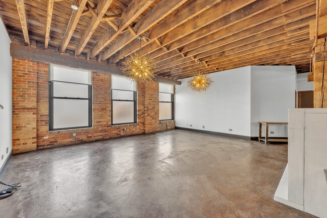 Building Photo - 2419 W 14th St