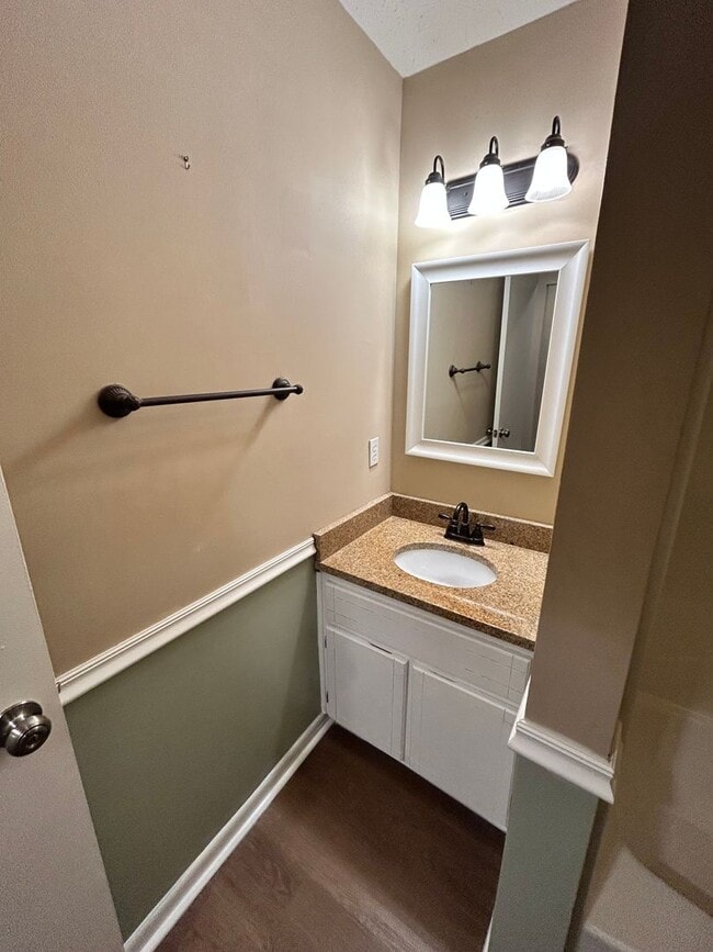 Building Photo - 1005 11th Ct