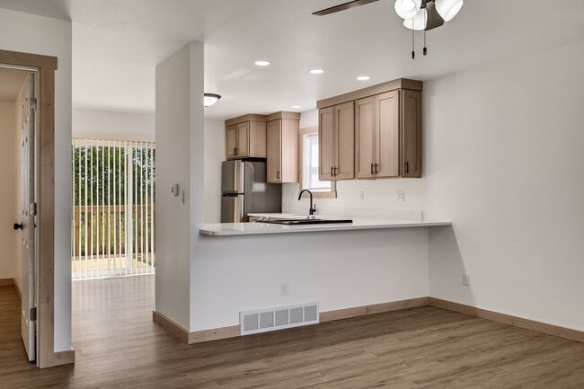 Building Photo - Cardinal Ave