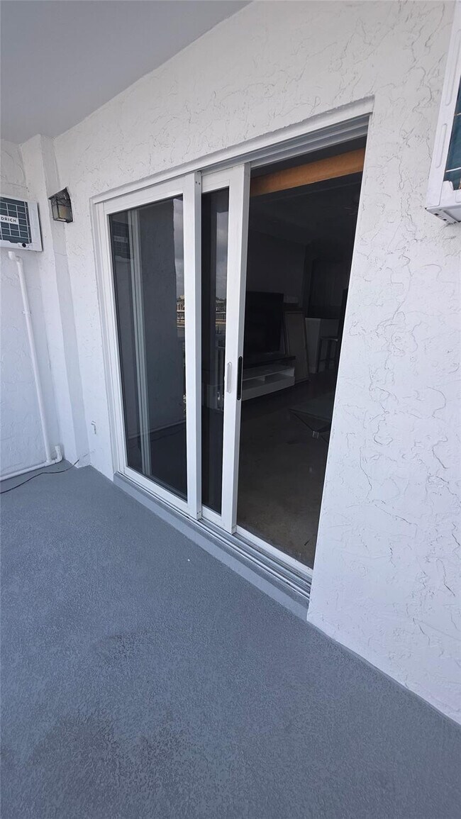 Building Photo - 200 S Birch Rd