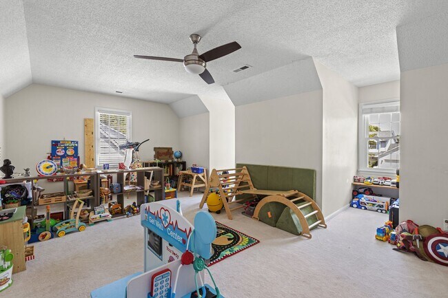 Building Photo - Inviting Jacksonville Home Near Shopping, Dining & Everyday Conveniences