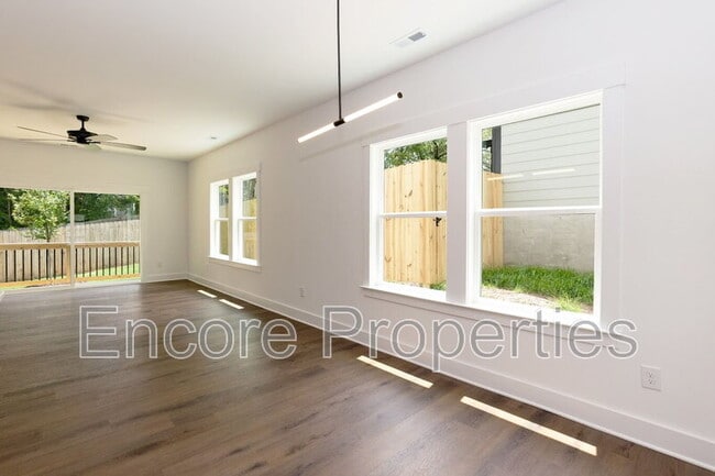 Building Photo - 1406 Gearwood Ave