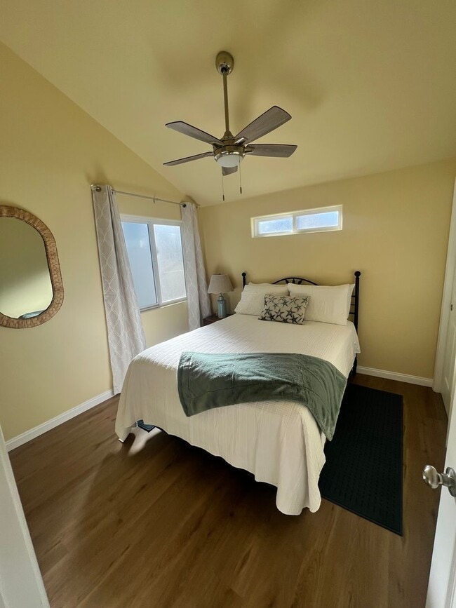 Building Photo - Ventura - Fully furnished one bedroom, one bath month to month rental!