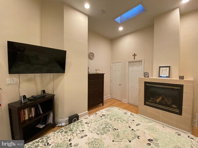 Building Photo - 19 T St NE