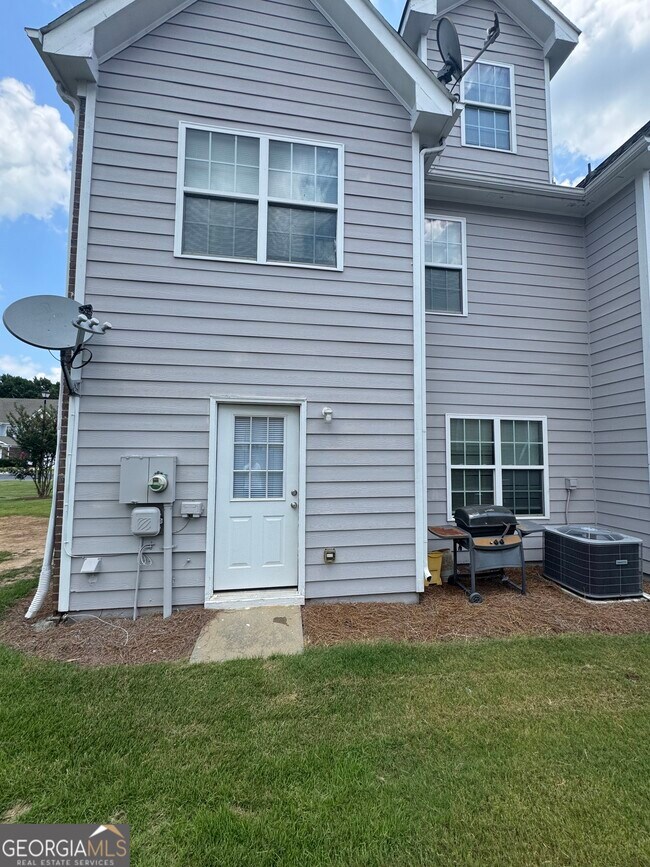 Building Photo - 262 Village Dr