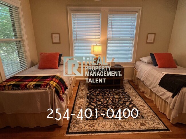 Building Photo - COMING SOON!!  This charming bungalow-styl...