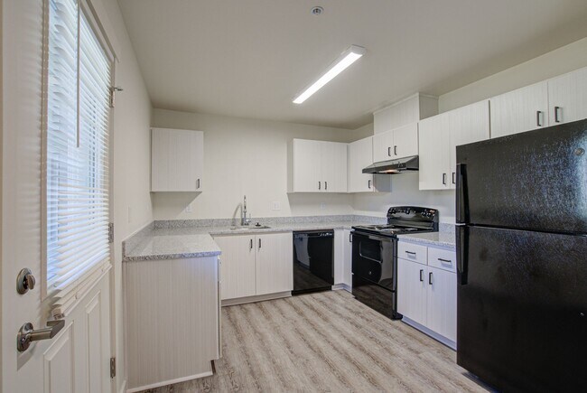 Building Photo - Country Living with Modern Flair: Wake up to the sounds of nature, Live Minutes from Everything