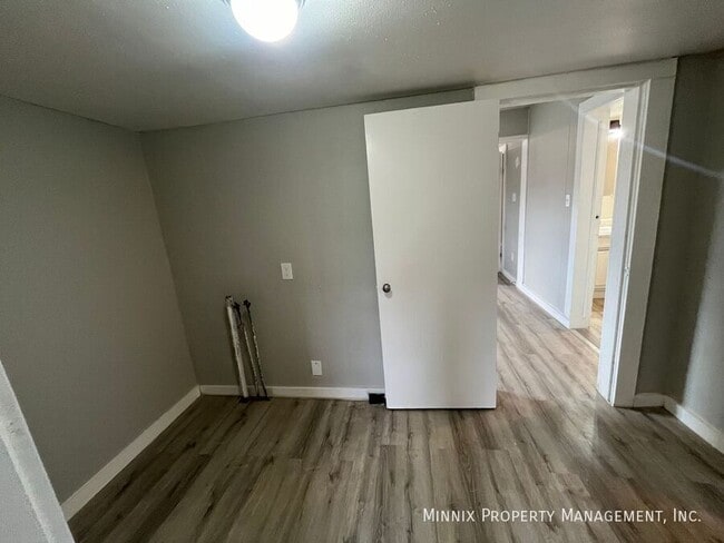 Building Photo - 950 S 10th St