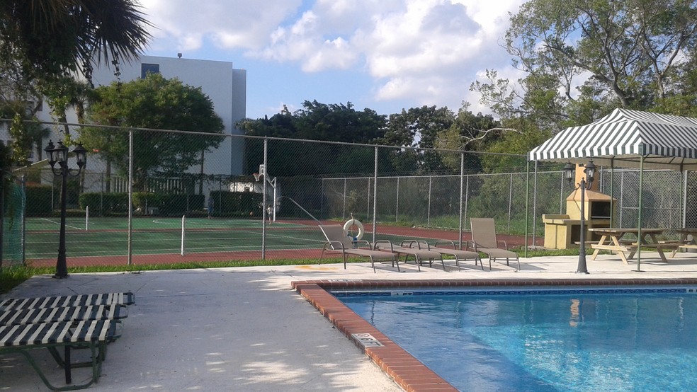 Tennis Court - 9405 W Flagler St