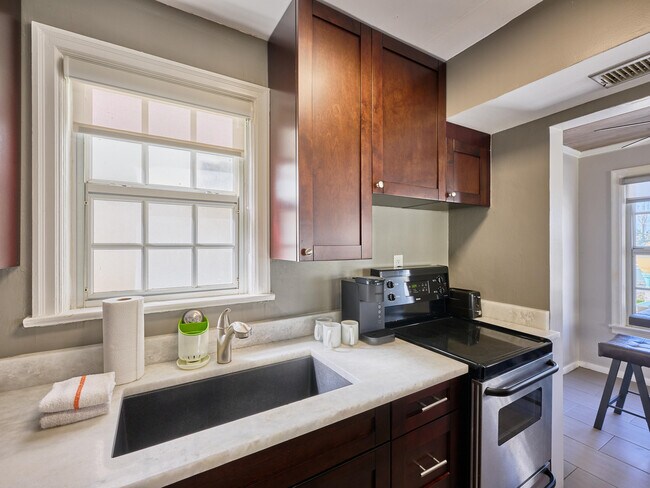 Building Photo - 1214 E Atlantic Ave