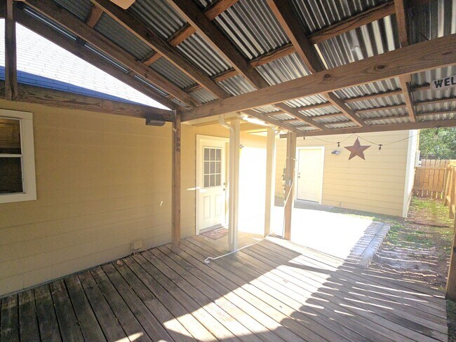 Building Photo - 409 Commerce St