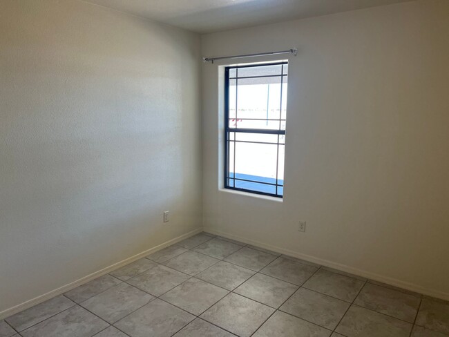 Building Photo - San Luis AZ, Three Bedroom 2 Bath Corner L...