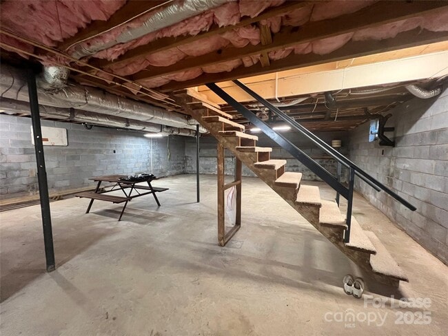 Building Photo - 294 Spicewood Cir