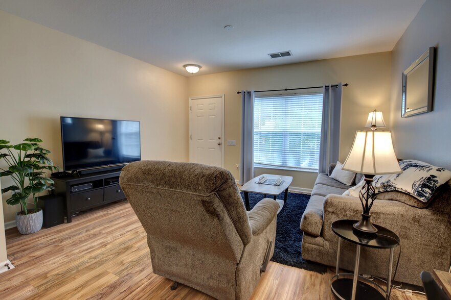 Building Photo - 874 Vineland Pl