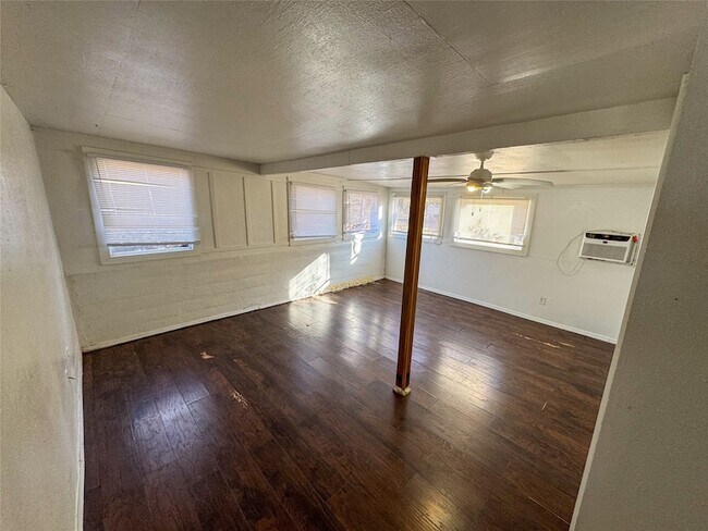 Building Photo - 1431 W Chestnut St