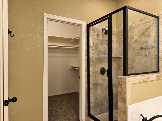 Building Photo - 11865 Poydras