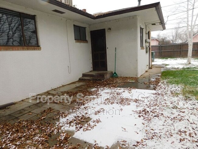 Building Photo - 742 Bunting Ave