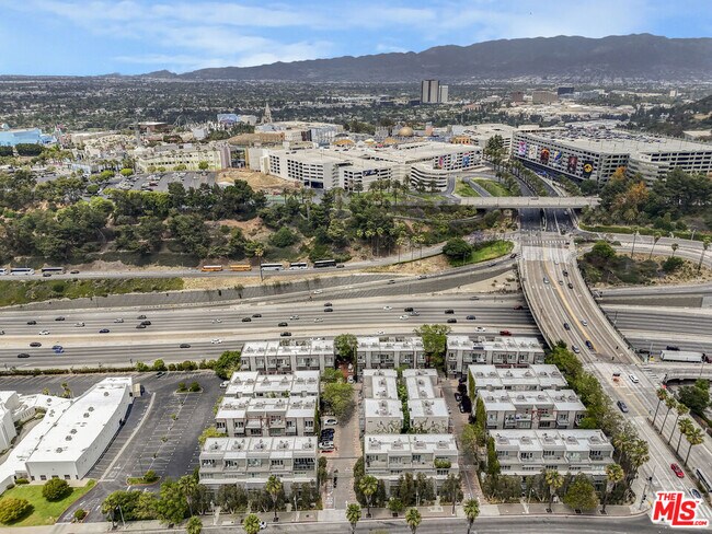 Building Photo - 3450 Cahuenga Blvd