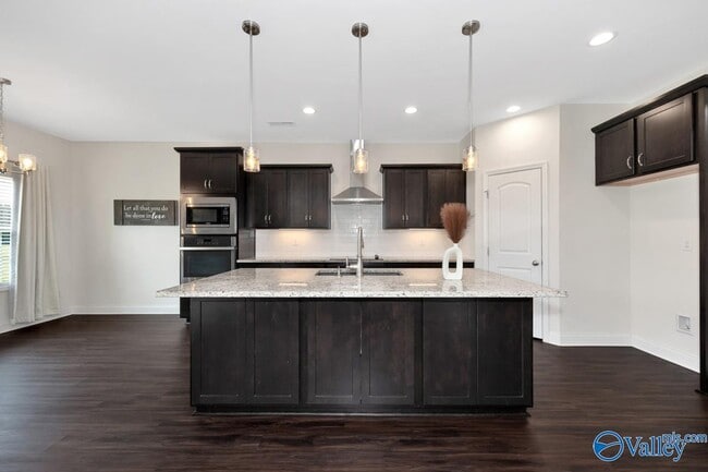 Building Photo - 141 Slade Thomas Dr