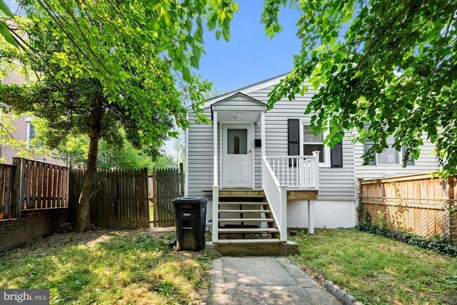 Building Photo - 109 E Reed Ave