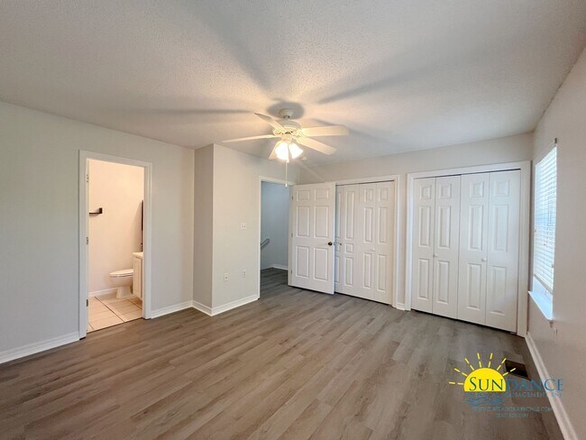 Building Photo - Spacious 2 Bedroom Townhouse near Hurlburt...