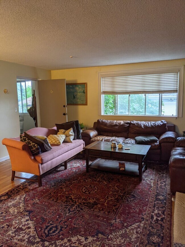 Building Photo - Somerville 2 bedroom with parking for 9/1