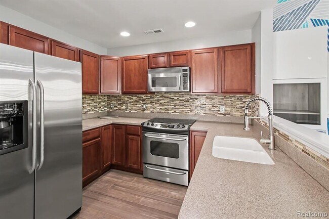 Building Photo - 27909 Hopkins Dr