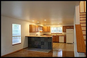 Building Photo - 6432 Shire Estate Pl NE