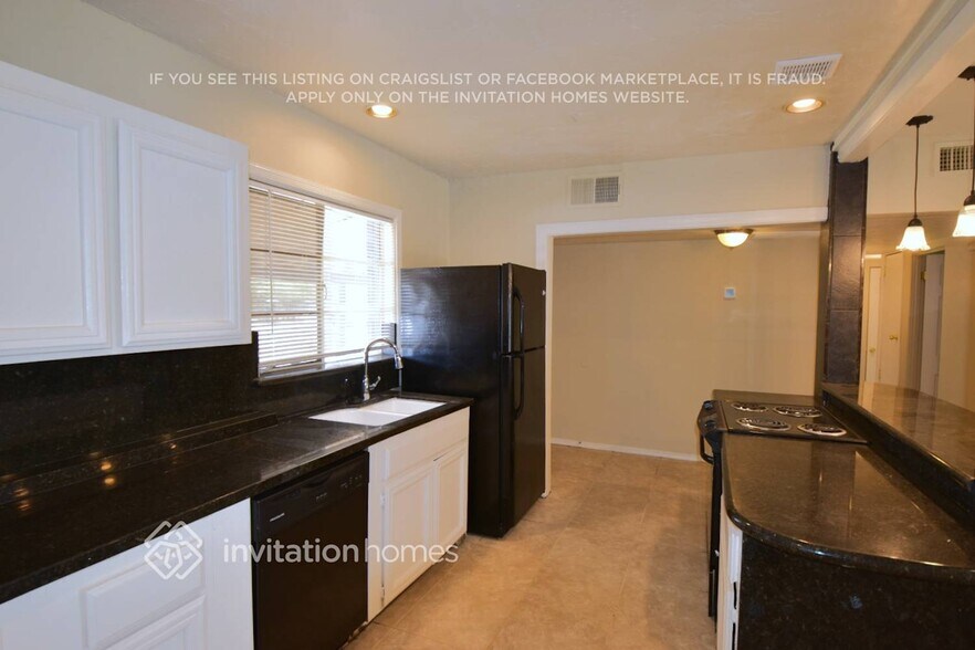 Building Photo - 5043 N 20th Ave