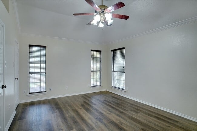 Building Photo - 617 Turtledove Ln
