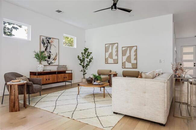 Building Photo - 1809 Pasadena Dr