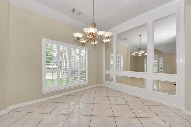Building Photo - 10214 White Oak Trail Ln