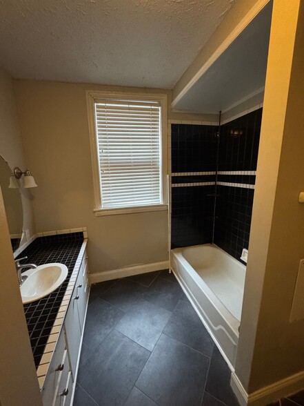 Building Photo - 506 Washington Ave